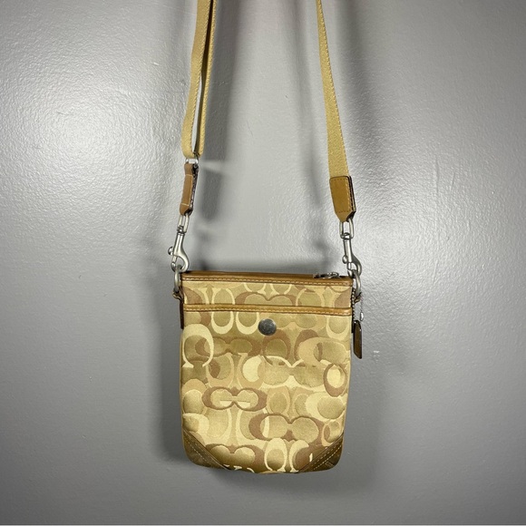 Coach Leah OP Art Signature Slim Crossbody Bag Beige/Khaki 42422 - Picture 1 of 4